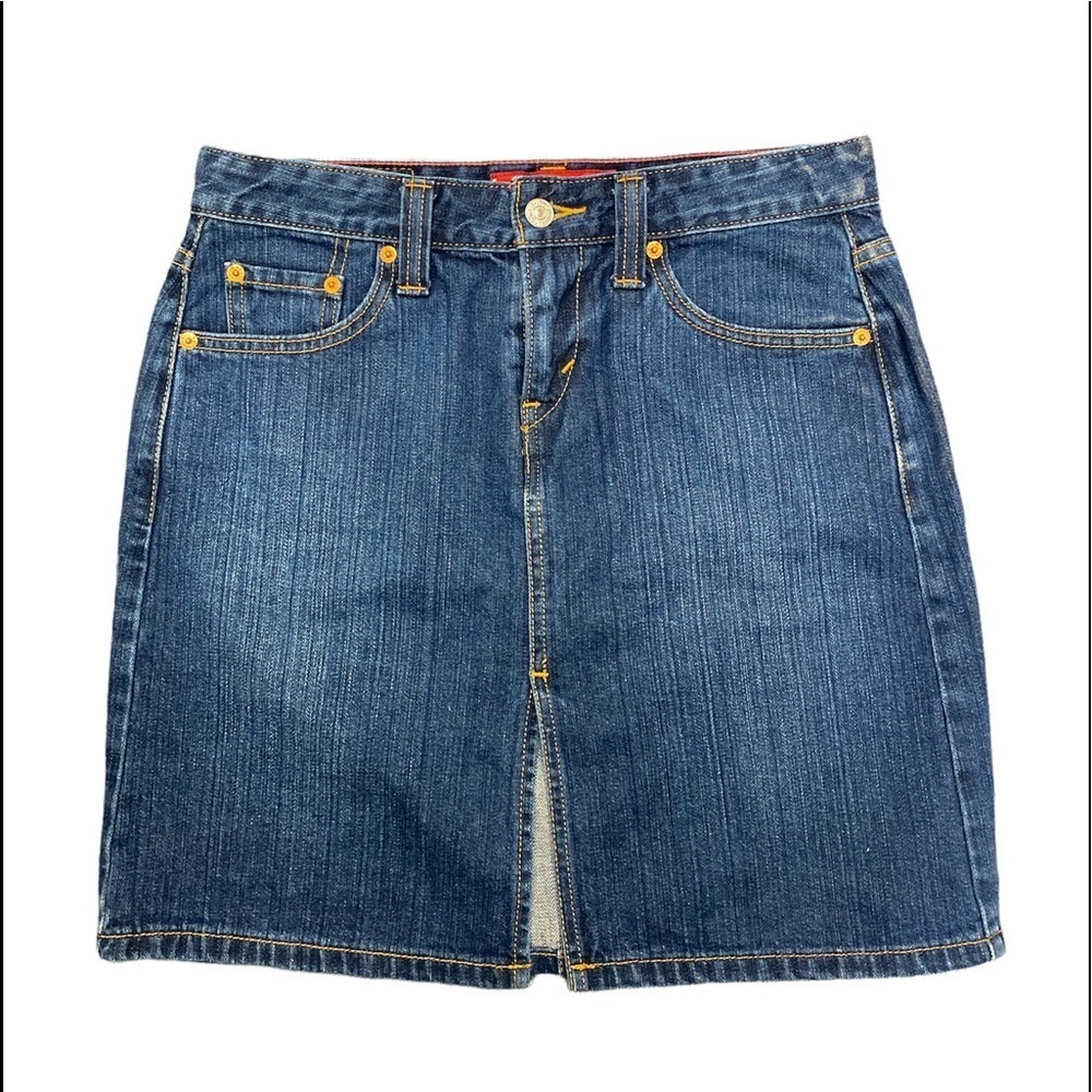 Levi’s denim mini skirt NWOT. Size 5